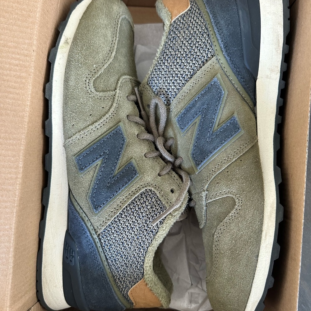 Women’s New Balance 696 Sneakers